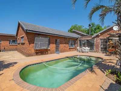 3 Bedroom House For Sale in Randfontein - lGgo.webp