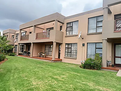 2 Bedroom Apartment For Sale in Roodepoort - 0LX0.webp