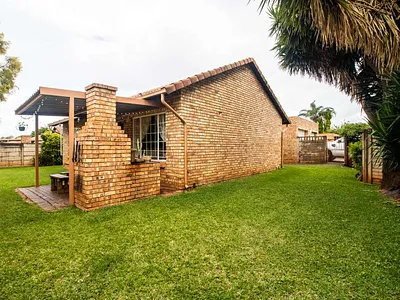 2 Bedroom Townhouse For Sale in Pretoria - cagG.webp