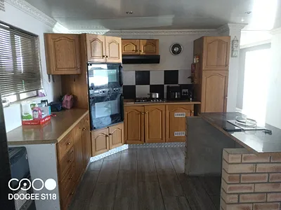 House For Sale in Malmesbury - img