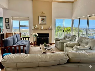 6 Bedroom House For Sale in Stilbaai West, Stilbaai - img