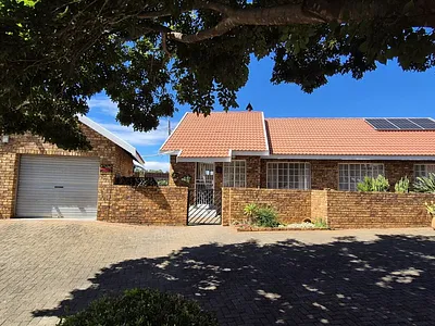 3 Bedroom Townhouse For Sale in Lydenburg - o4px.webp