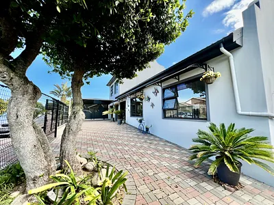 5 Bedroom House For Sale in Klein Brak Rivier - miRK.webp