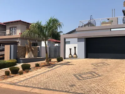 5 Bedroom House For Sale in Akasia - img