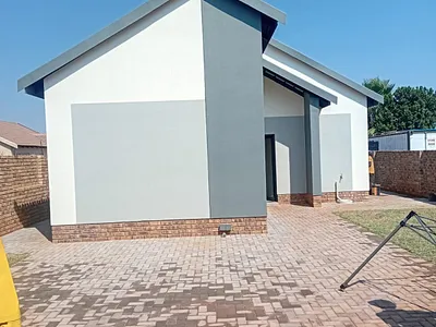 3 Bedroom House For Sale in Akasia - img