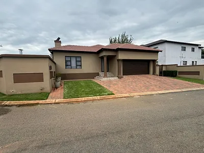 3 Bedroom House For Sale in Klerksdorp - L5ba.webp