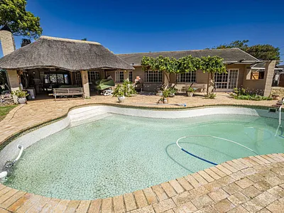 4 Bedroom House For Sale in Port Elizabeth - GbUw.webp