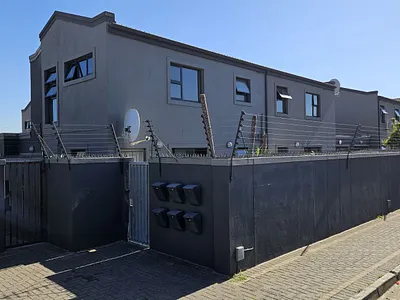 2 Bedroom Townhouse For Sale in Cape Town - ZinJ.webp