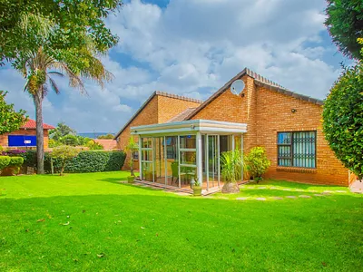 3 Bedroom Townhouse For Sale in Roodepoort - img