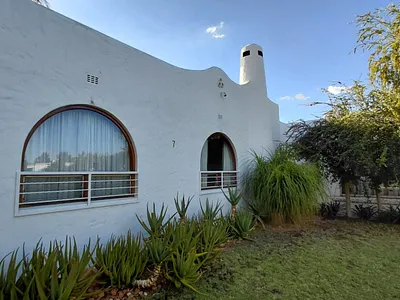 3 Bedroom House For Sale in Oudtshoorn - 1MeW.webp