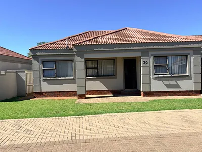 3 Bedroom Townhouse For Sale in Kimberley - wZds.webp