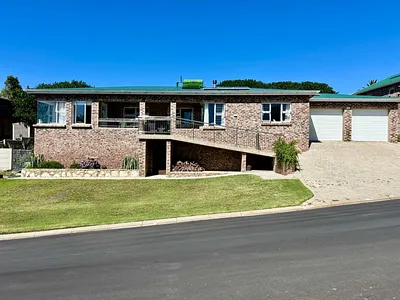 3 Bedroom House For Sale in Stilbaai West, Stilbaai - SNhX.webp