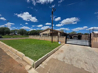 3 Bedroom House For Sale in Kimberley - 4uZM.webp