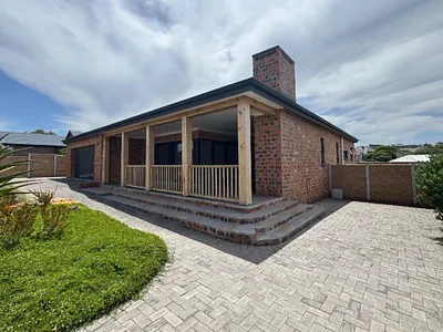 3 Bedroom House For Sale in Stilbaai West, Stilbaai - 5RGd.webp