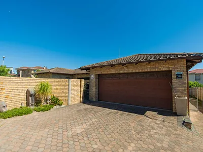 3 Bedroom House For Sale in Port Elizabeth - img