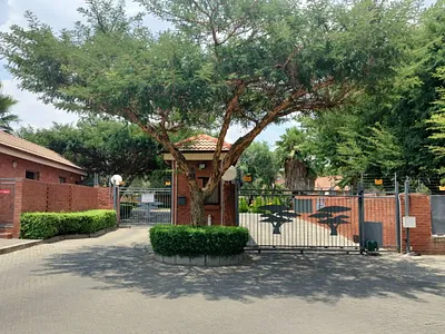 1 Bedroom Apartment For Sale in Roodepoort - img