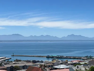 4 Bedroom House For Sale in Mossel Bay - 0z8S.webp