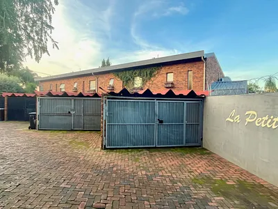 2 Bedroom Townhouse For Sale in Pretoria - LpQj.webp