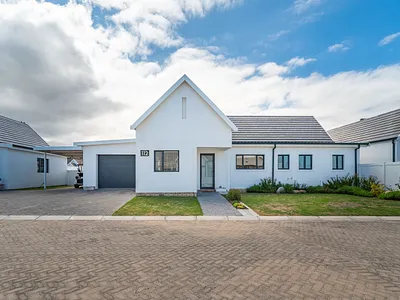 2 Bedroom Townhouse For Sale in St Francis Bay - img