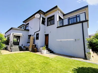 4 Bedroom House For Sale in Hartenbos - NE5N.webp