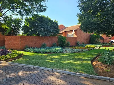 2 Bedroom Townhouse For Sale in Pretoria - DZO7.webp