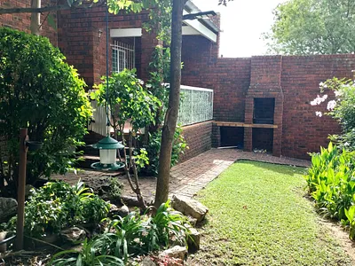 3 Bedroom Townhouse For Sale in Roodepoort - img