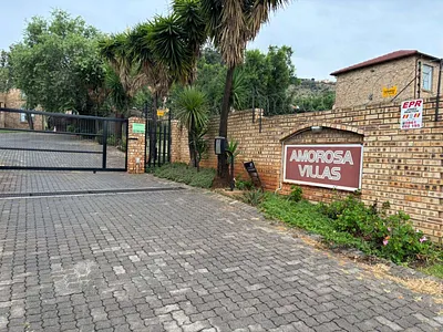 2 Bedroom Apartment For Sale in Roodepoort - 65vj.webp