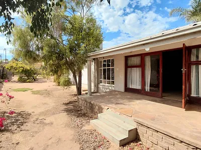 4 Bedroom House For Sale in Oudtshoorn - hBfi.webp