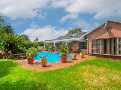 4 Bedroom House For Sale in Roodepoort - DxRL.webp