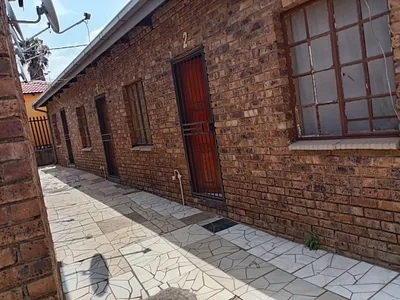 8 Bedroom House For Sale in Pretoria - fZu5.webp