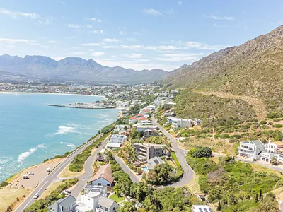 3 Bedroom Apartment To Rent in Gordons Bay - tOvd.webp