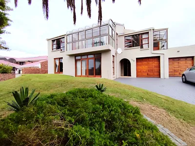 5 Bedroom House For Sale in Hartenbos - MCF6.webp