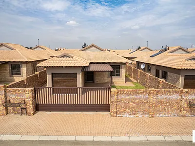 2 Bedroom House To Rent in Secunda - QXE1.webp