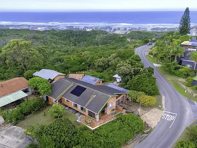 4 Bedroom House For Sale in Sedgefield - ZSaw.webp