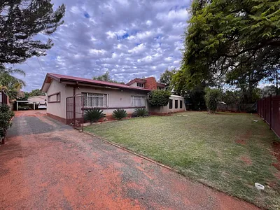 3 Bedroom House For Sale in Kimberley - XGe6.webp