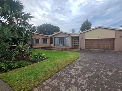 3 Bedroom House For Sale in Kimberley - H9Zd.webp