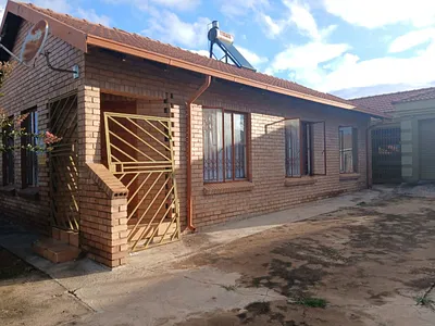 6 Bedroom House For Sale in Polokwane - TPE0.webp