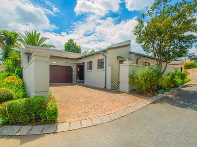 3 Bedroom House For Sale in Roodepoort - T6D9.webp