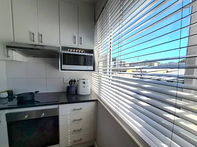 2 Bedroom Apartment For Sale in Cape Town - Q7du.webp