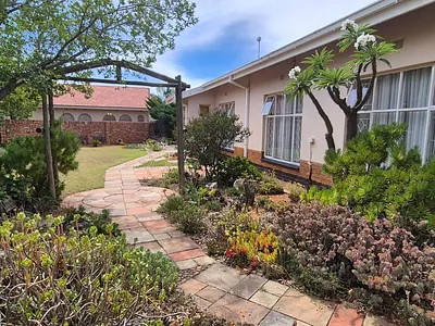 4 Bedroom House For Sale in Kimberley - Lc7U.webp