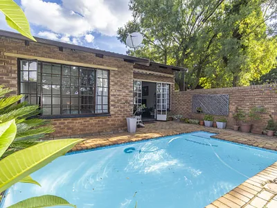 2 Bedroom House For Sale in Roodepoort - grZc.webp