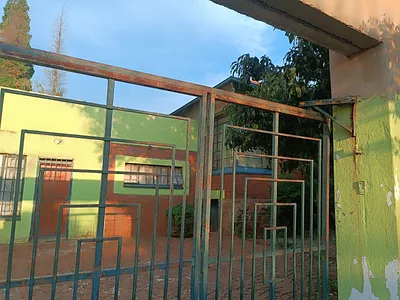 7 Bedroom House For Sale in Johannesburg - p8jO.webp