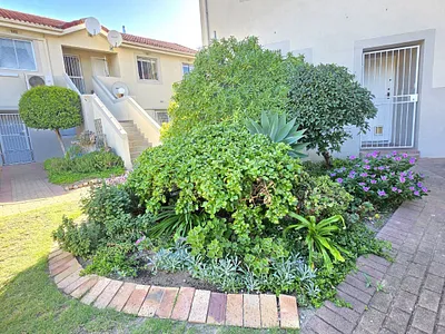 2 Bedroom Apartment For Sale in Gordons Bay - IuqH.webp