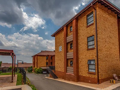 2 Bedroom Apartment For Sale in Krugersdorp - nrlN.webp