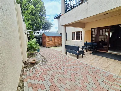 2 Bedroom Townhouse For Sale in Randburg - eSqu.webp