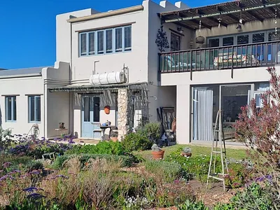 4 Bedroom House For Sale in Stilbaai West, Stilbaai - yJYZ.webp