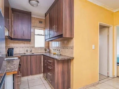 2 Bedroom Apartment For Sale in Johannesburg - 4ROo.webp