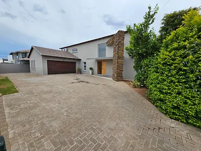 4 Bedroom House For Sale in Kimberley - vUzX.webp