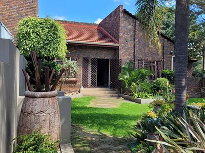 5 Bedroom Townhouse For Sale in Witbank - SXQj.webp