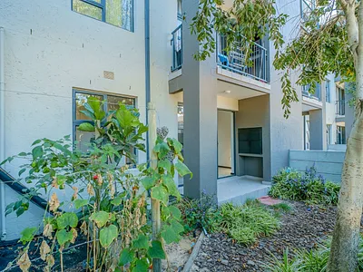 2 Bedroom Apartment For Sale in Kraaifontein - 4XJW.webp